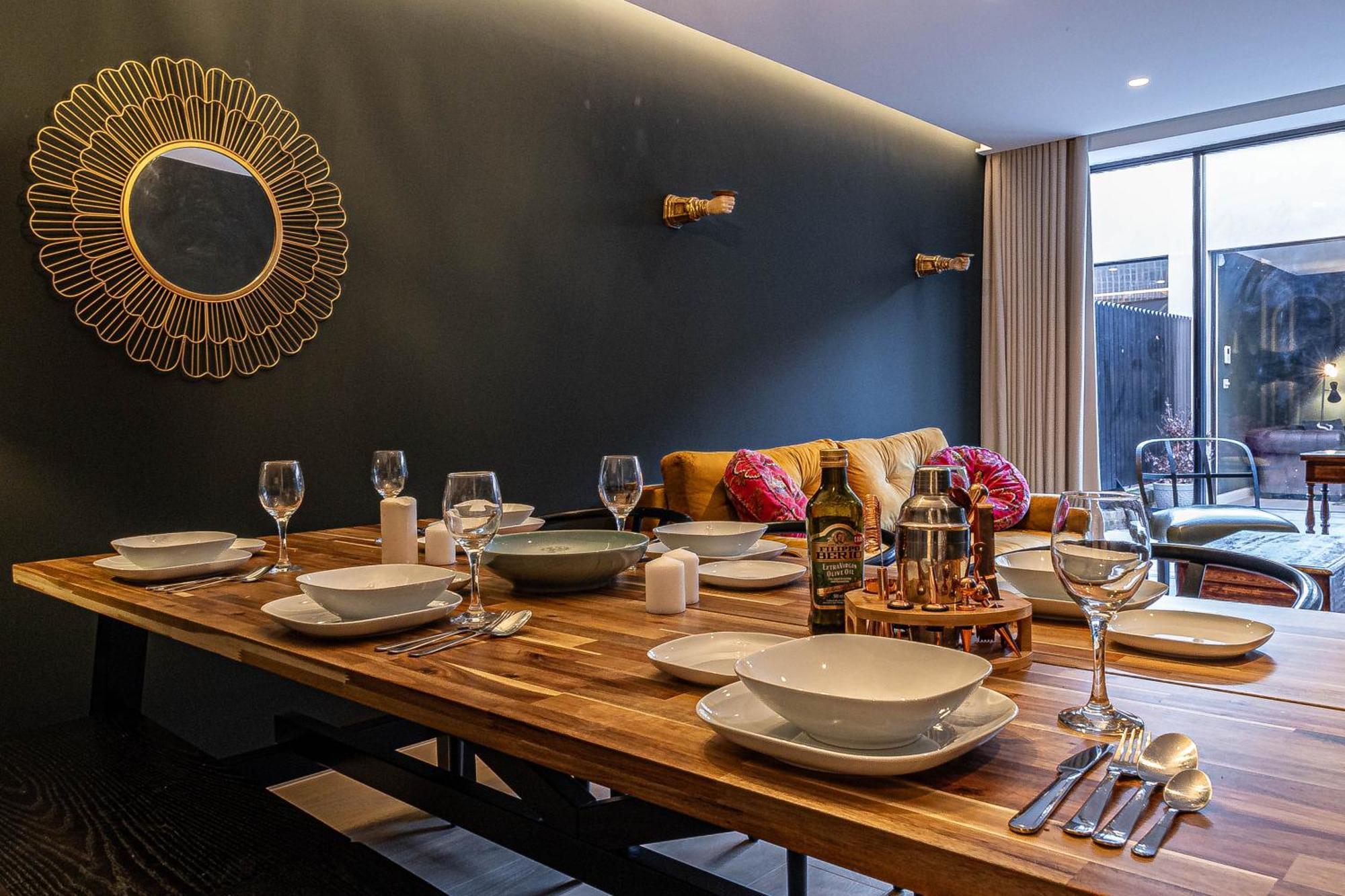 Appartement The Arches Luxurious Three Bedroom Close To Hampstead Heath With Garden Balcony And Courtyard Londen