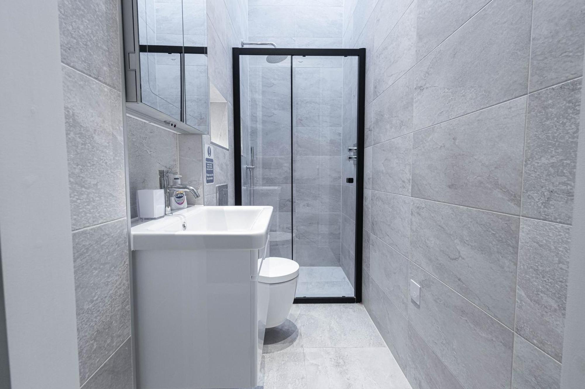 The Arches Luxurious Three Bedroom Close To Hampstead Heath With Garden Balcony And Courtyard * Londen