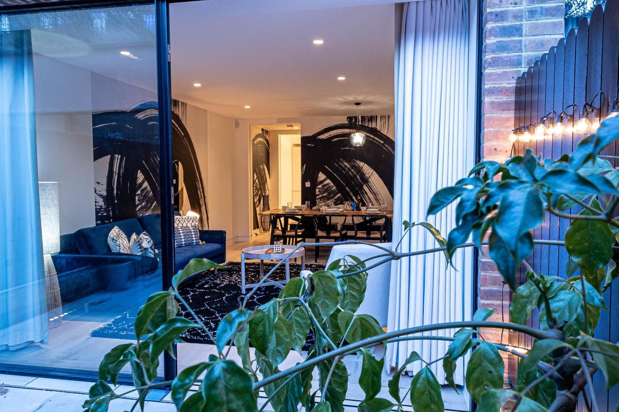 Appartement The Arches Luxurious Three Bedroom Close To Hampstead Heath With Garden Balcony And Courtyard Londen