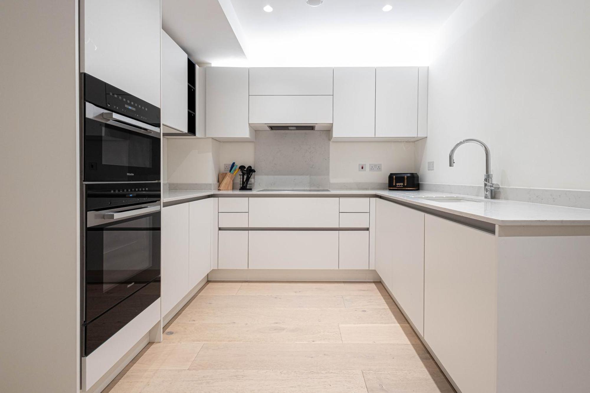 The Arches Luxurious Three Bedroom Close To Hampstead Heath With Garden Balcony And Courtyard Londen