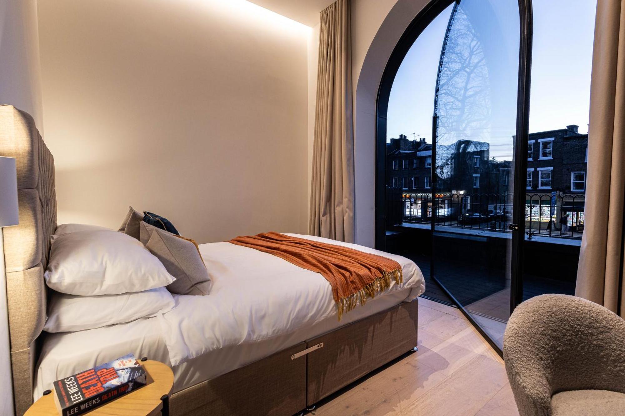 The Arches Luxurious Three Bedroom Close To Hampstead Heath With Garden Balcony And Courtyard Londen