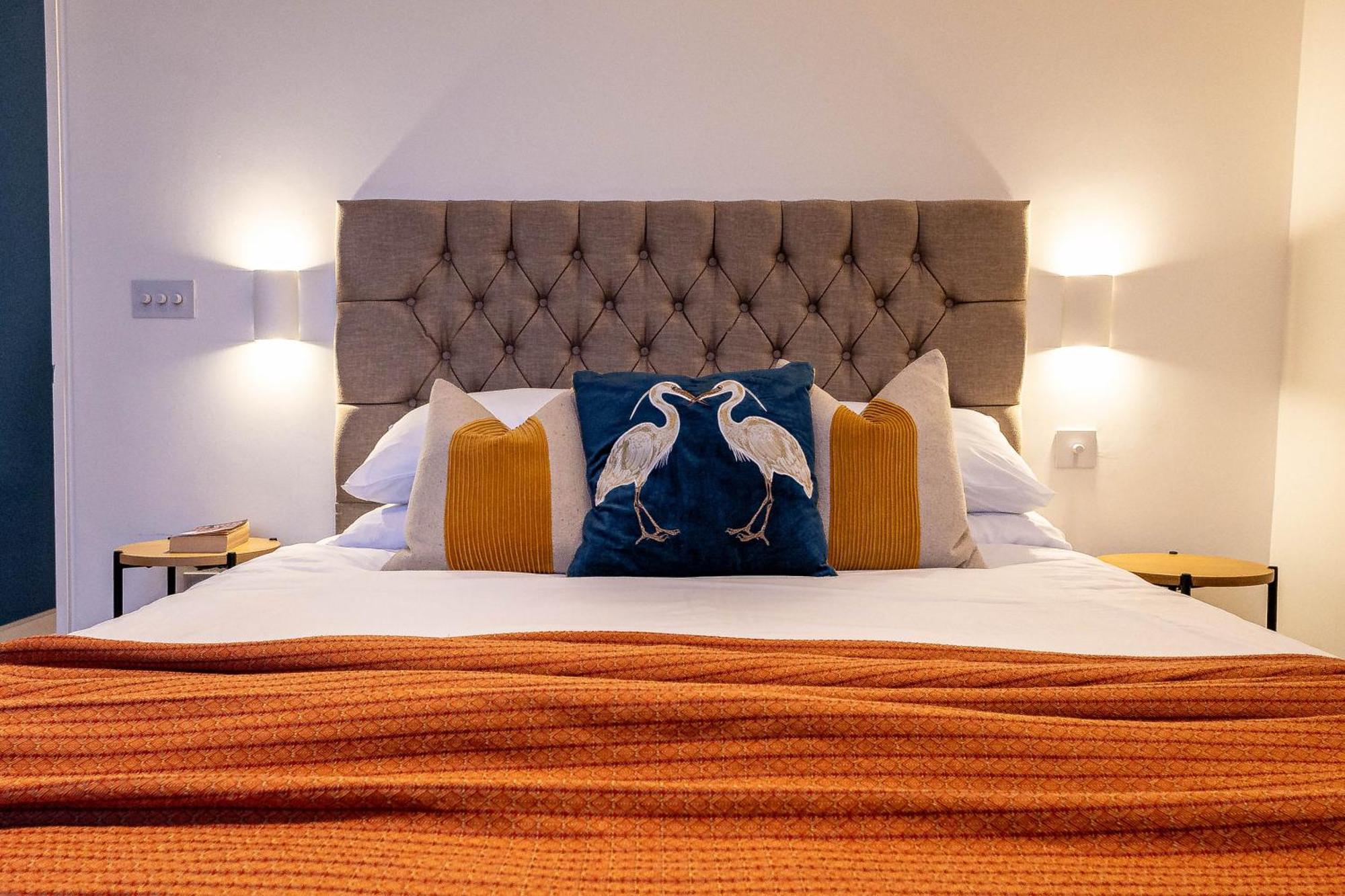 The Arches Luxurious Three Bedroom Close To Hampstead Heath With Garden Balcony And Courtyard Appartement Londen