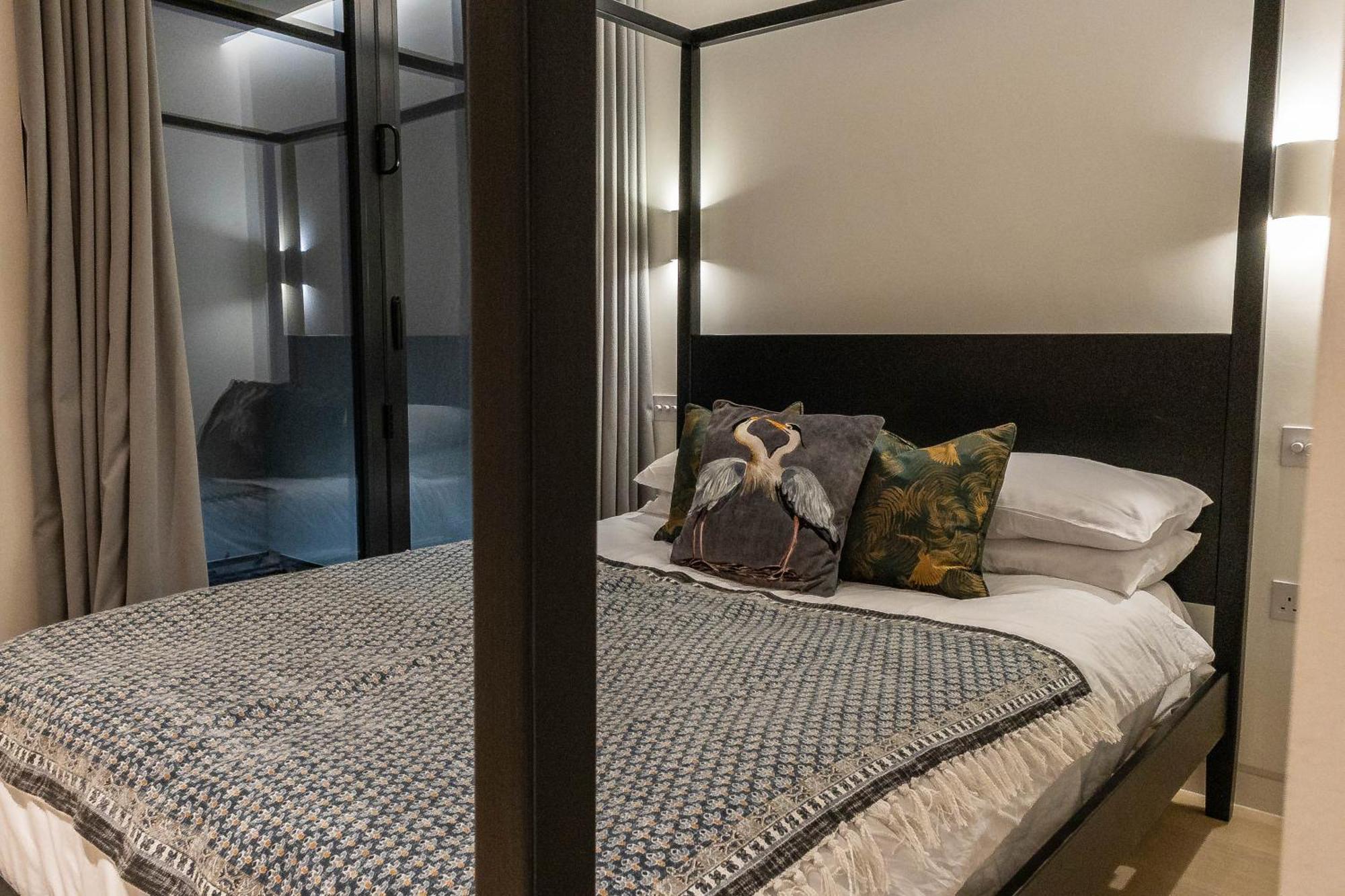 The Arches Luxurious Three Bedroom Close To Hampstead Heath With Garden Balcony And Courtyard Londen