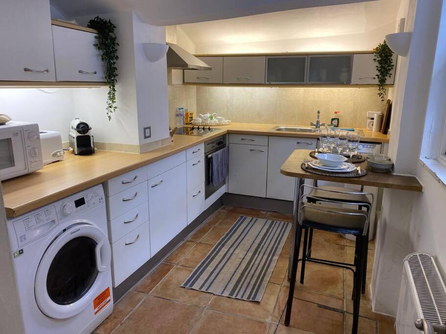 Leilighet Spacious Flat In The Desirable Area Of