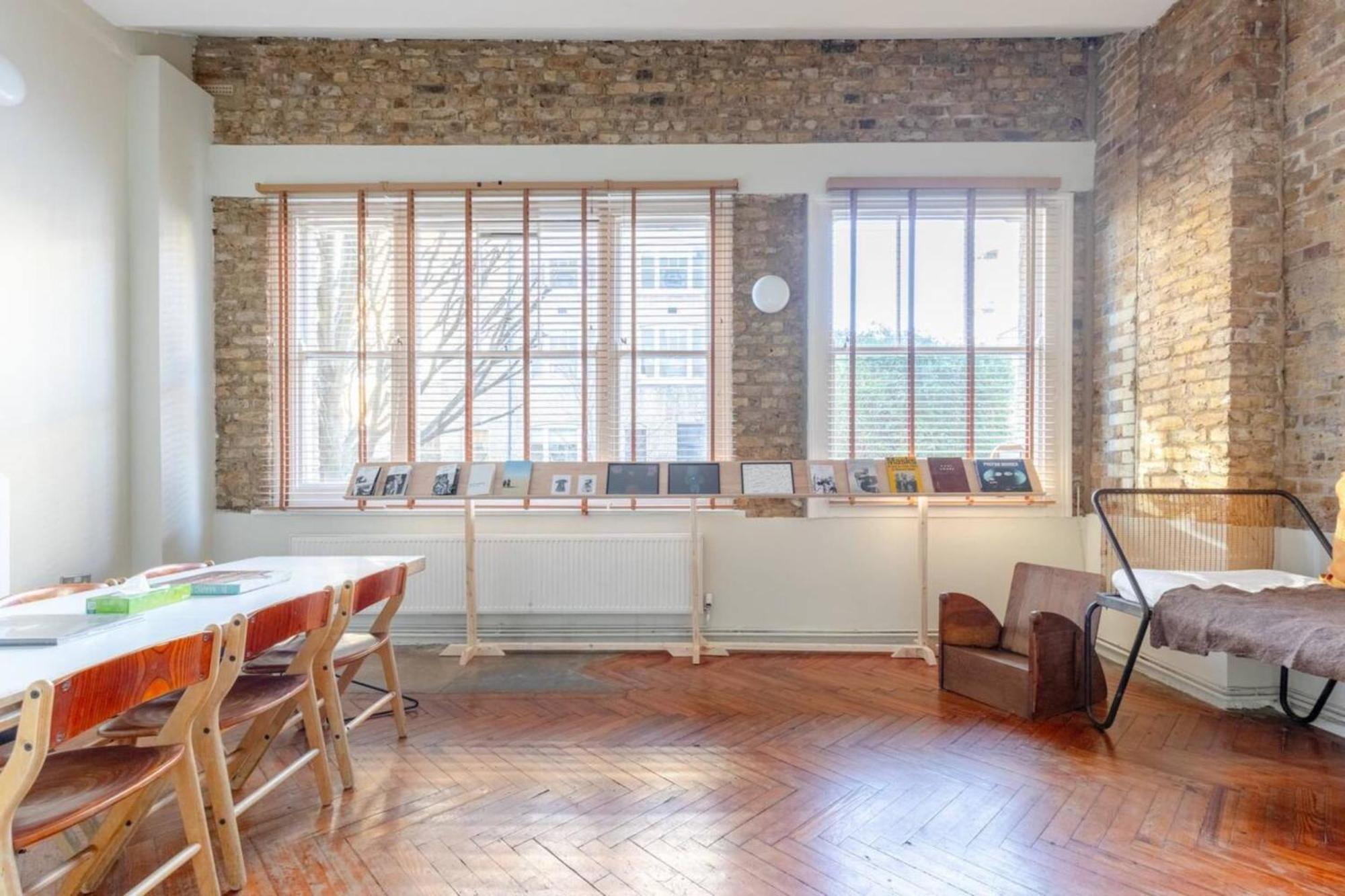 Tastefully Curated Mezzanine Flat Hackney! Lägenhet
