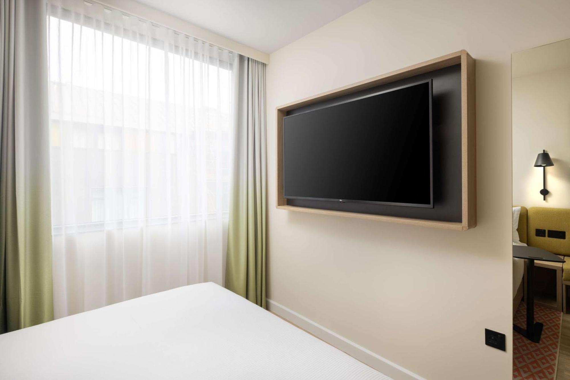 Hampton By Hilton Old Street 3*