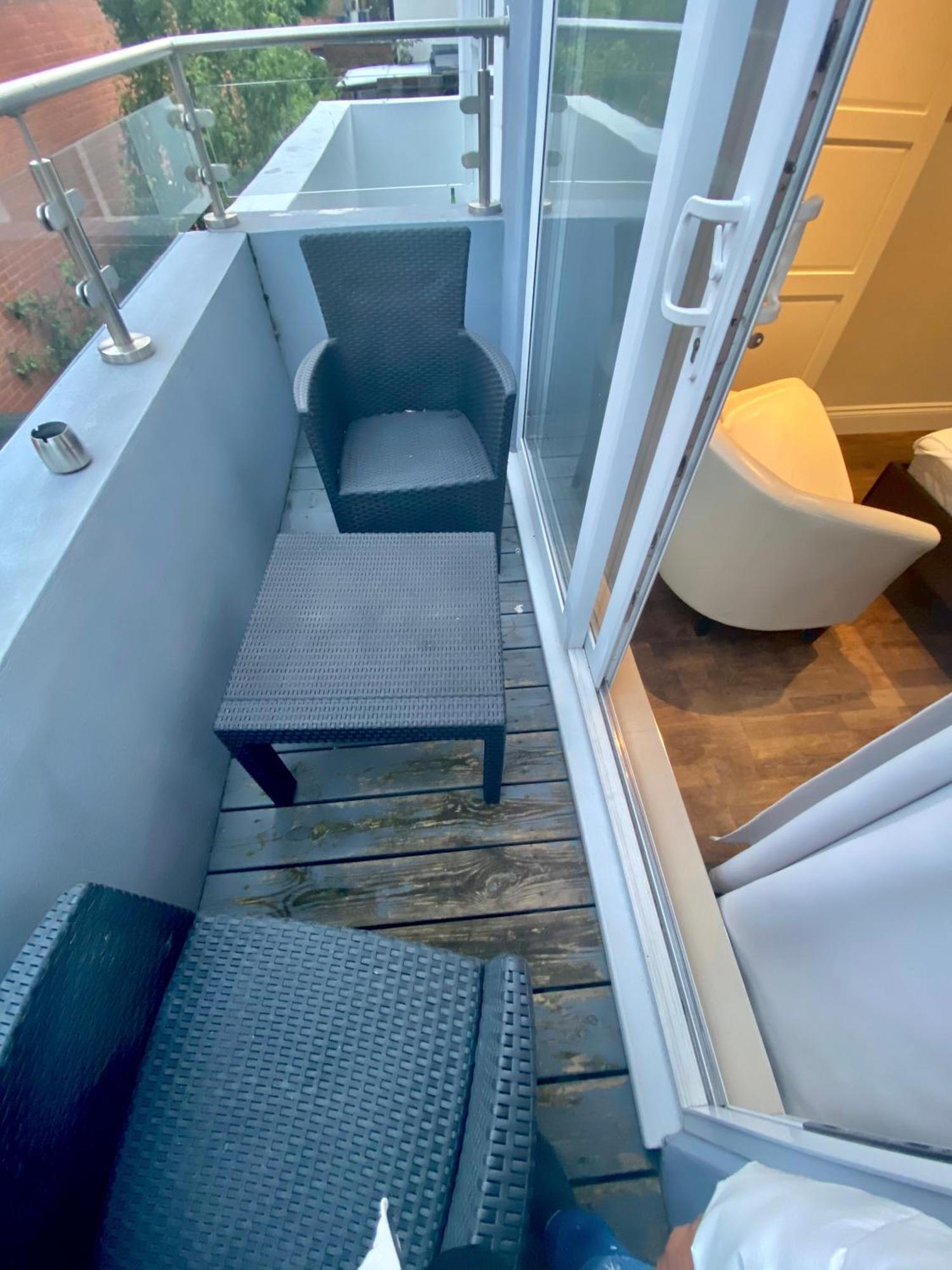 Alexander House Guest house *