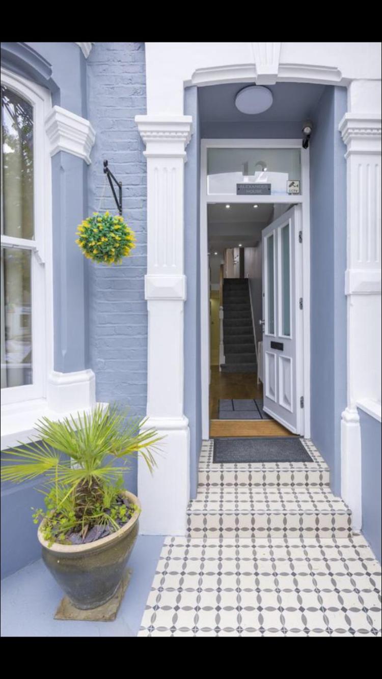 Guest house Alexander House London
