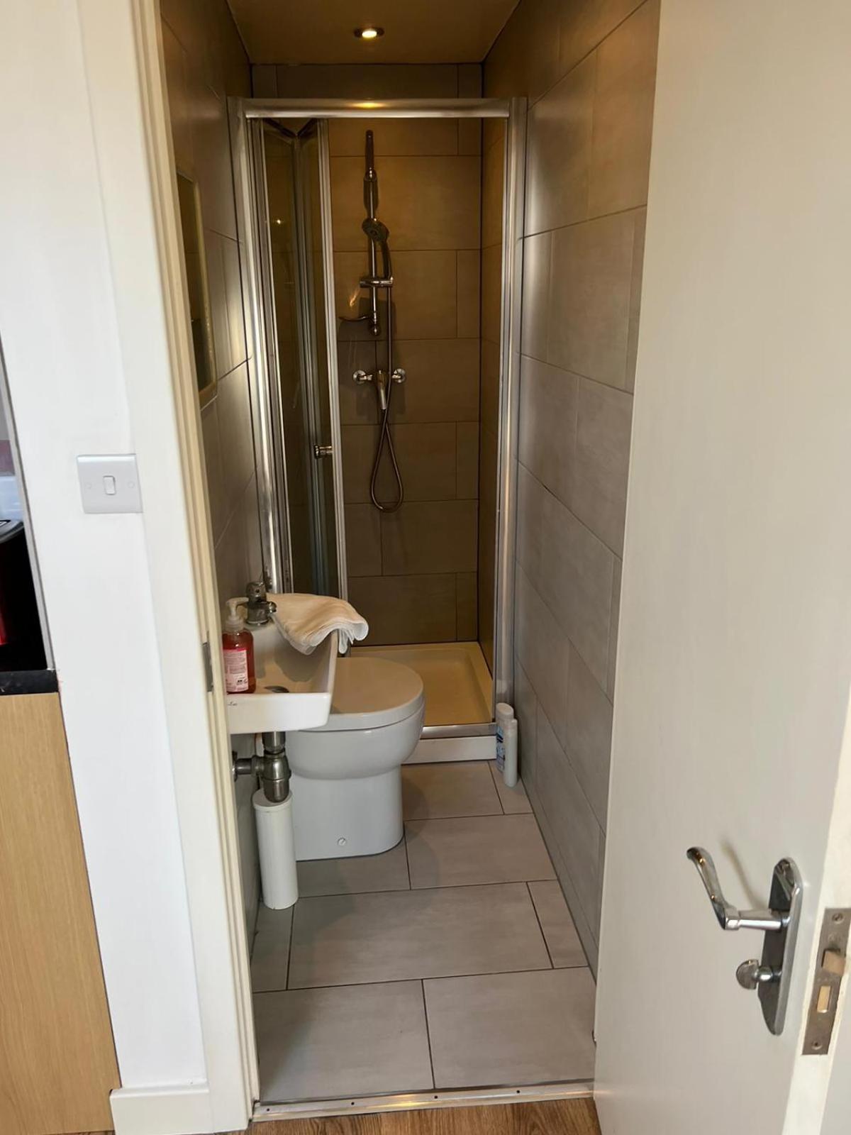 Privat overnatting Private With Your Shower And Kitchen