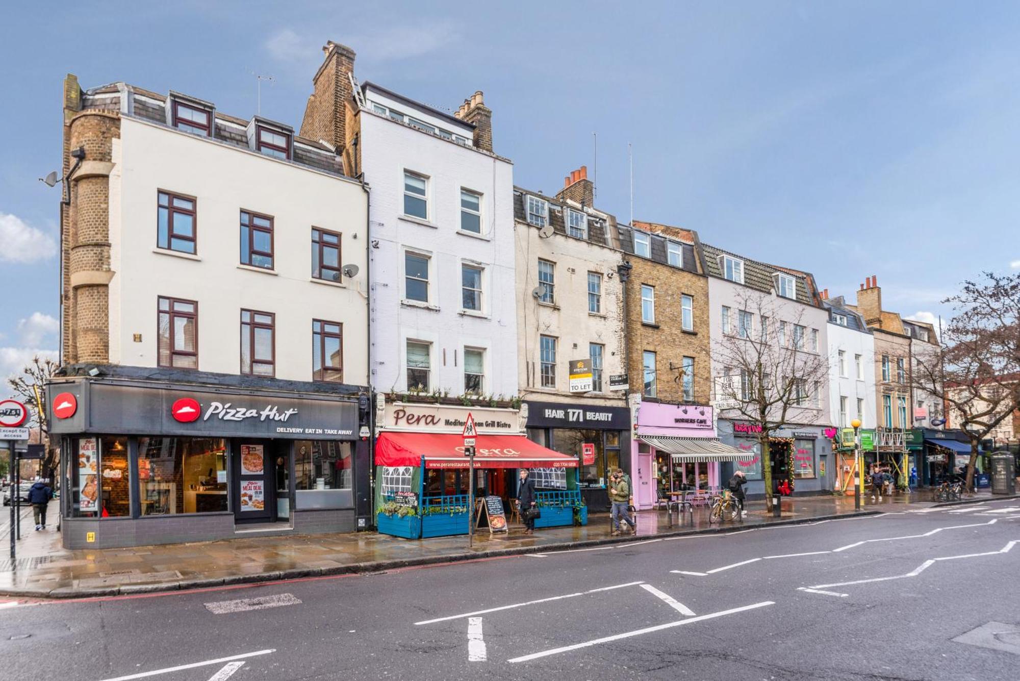 Modernised 1 And 2 Bedrooms Option Terrace And Balcony High Street