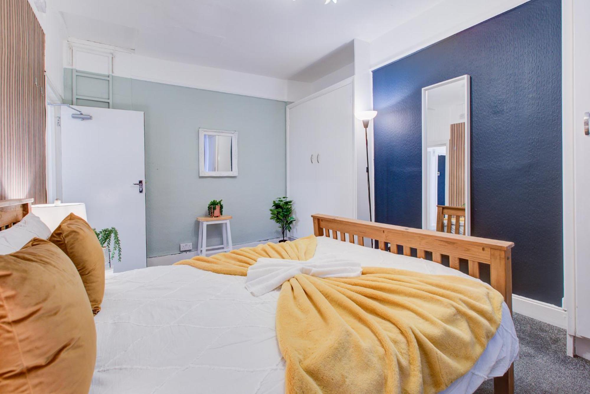 2 Bedroom And Living In * Londres