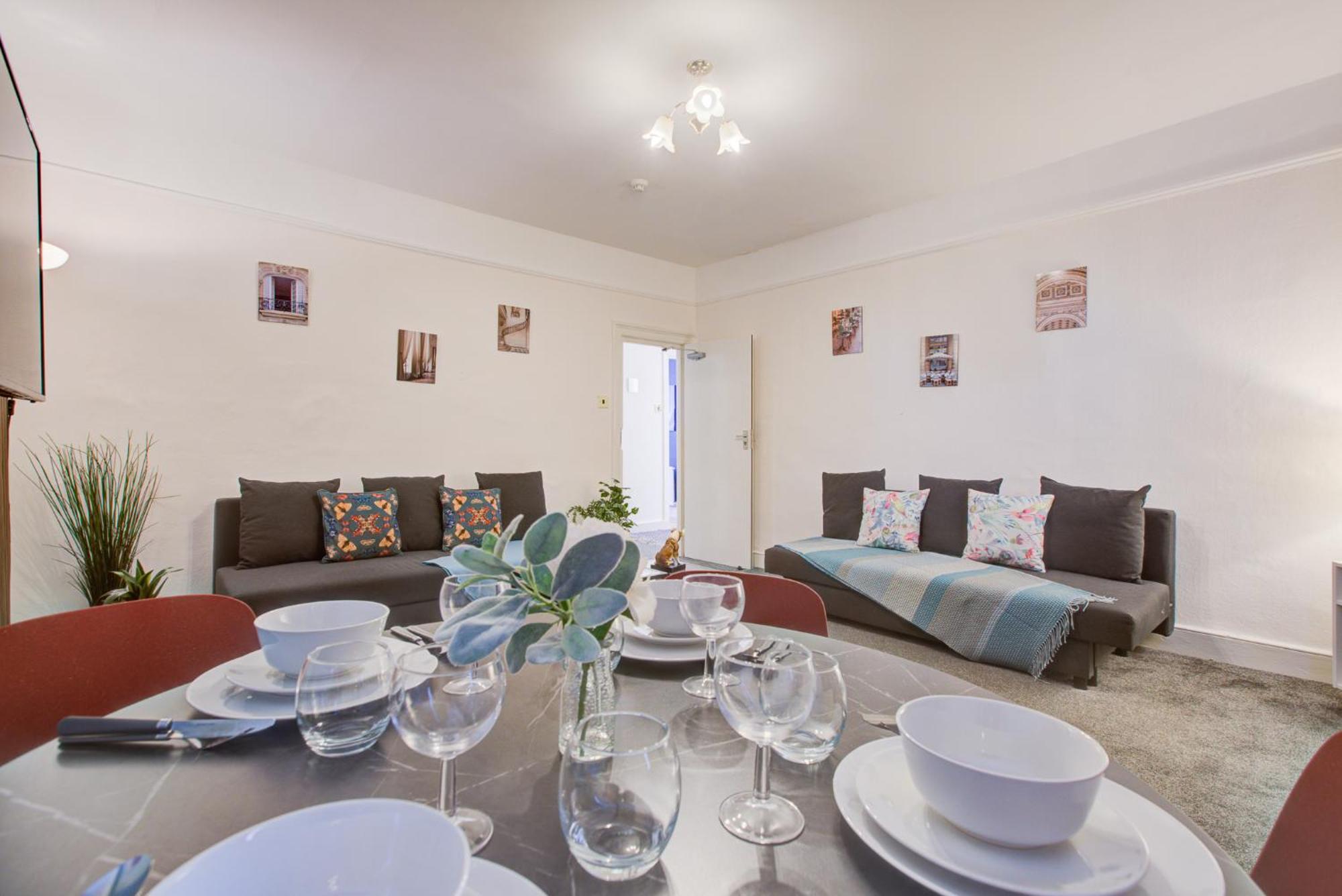 2 Bedroom And Living In * Londres