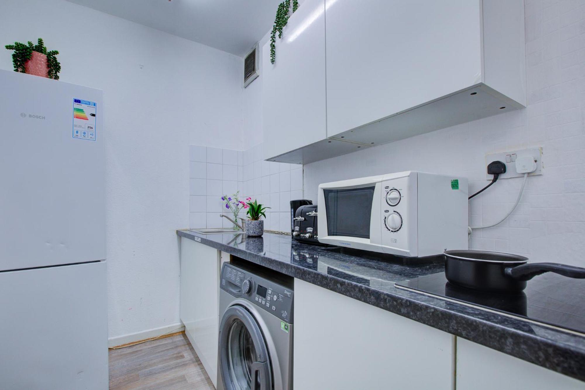 Appartement 2 Bedroom And Living In *