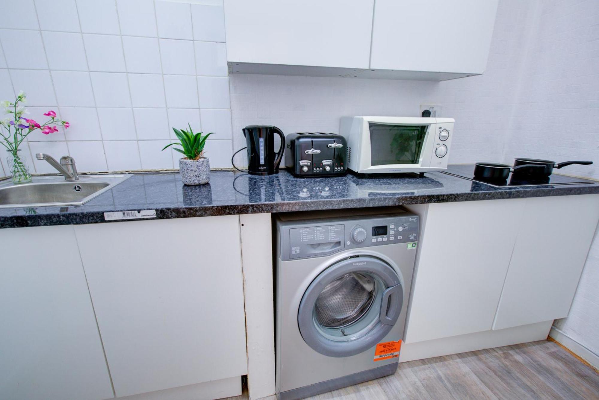 2 Bedroom And Living In * Londen