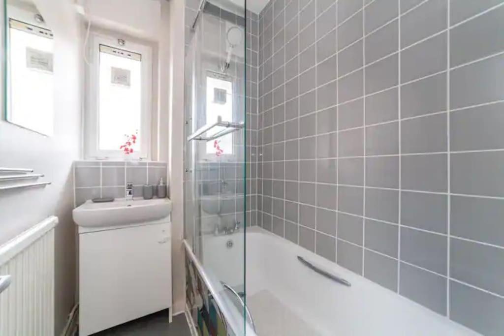 Ground Floor Flat Free Parking Leilighet *