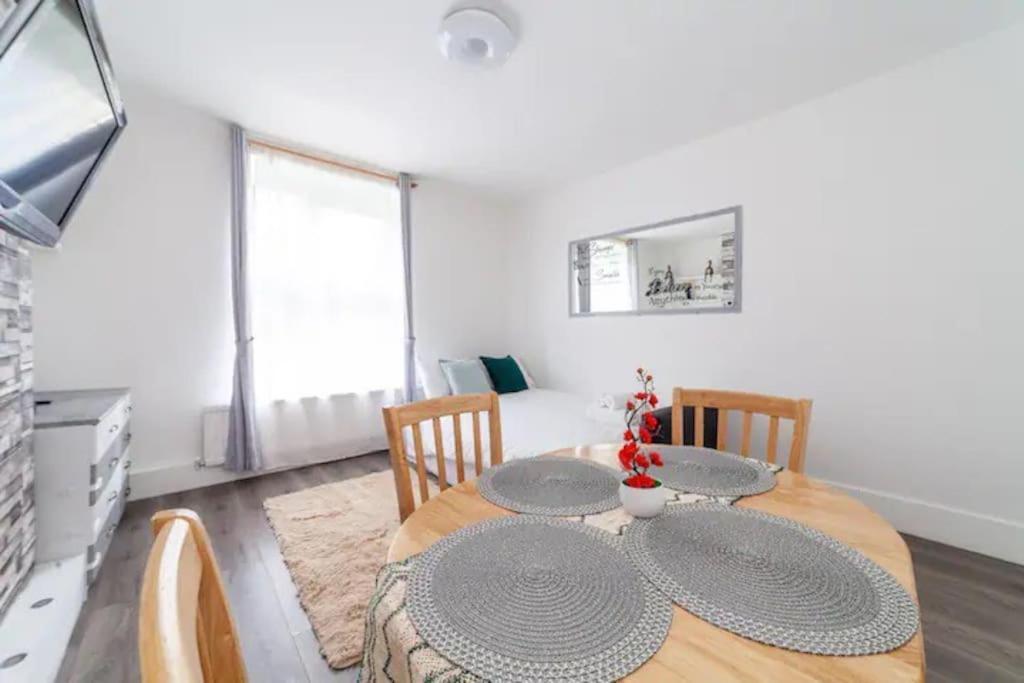 Leilighet Ground Floor Flat Free Parking