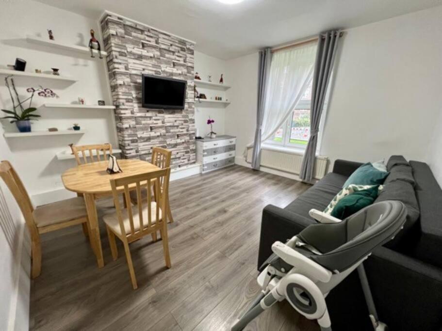 Leilighet Ground Floor Flat Free Parking London