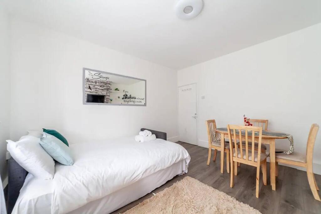 Leilighet Ground Floor Flat Free Parking
