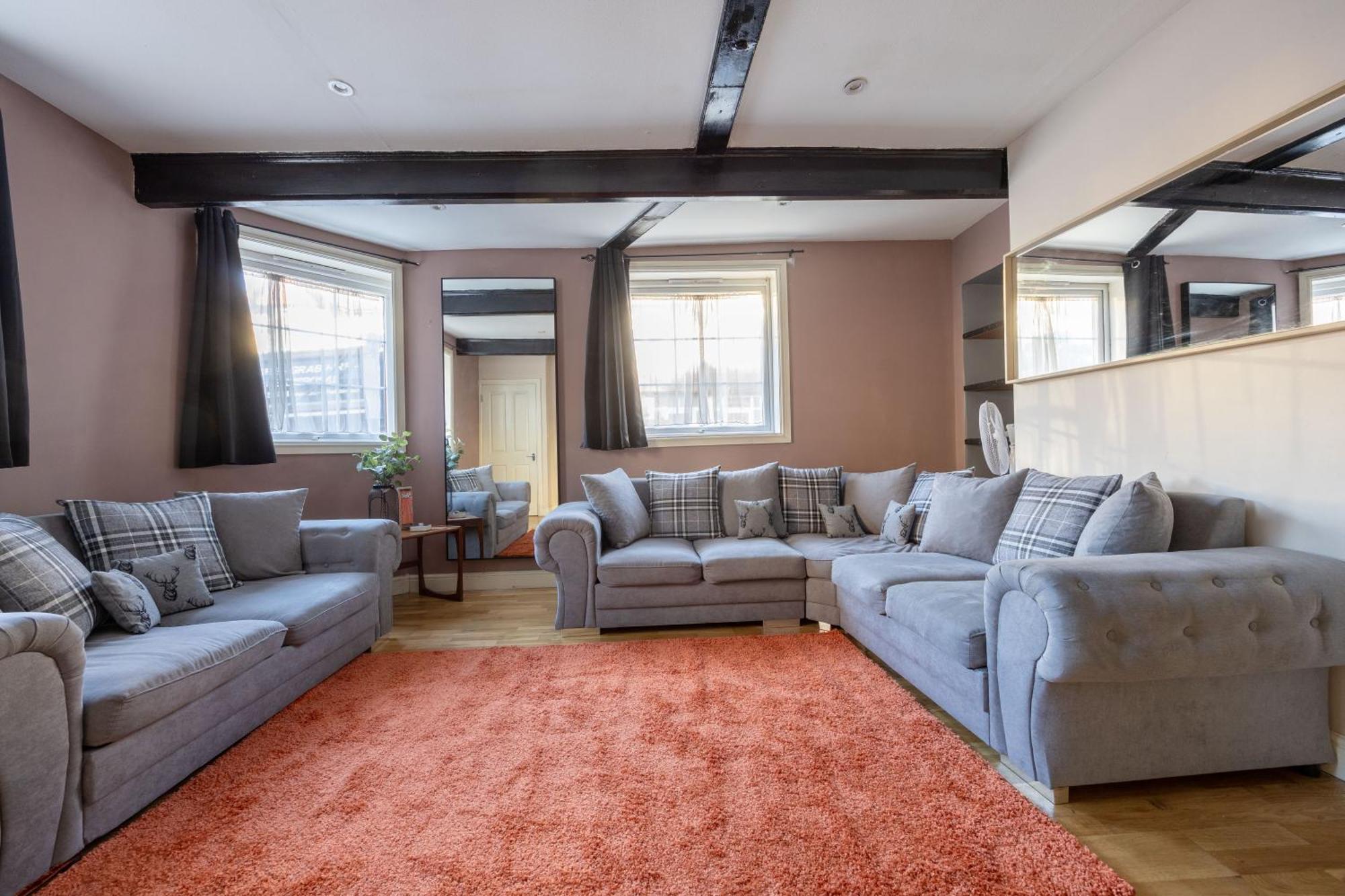 Big House Close To Metro Underground - Sleeps Up To 13 Maison d'hôtes