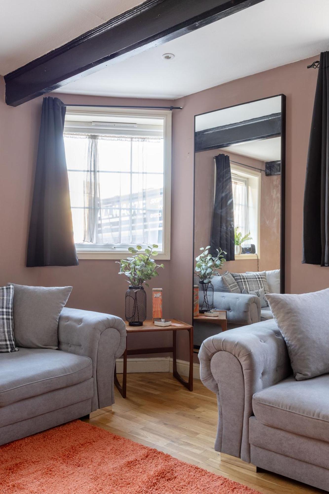 Maison d'hôtes Big House Close To Metro Underground - Sleeps Up To 13