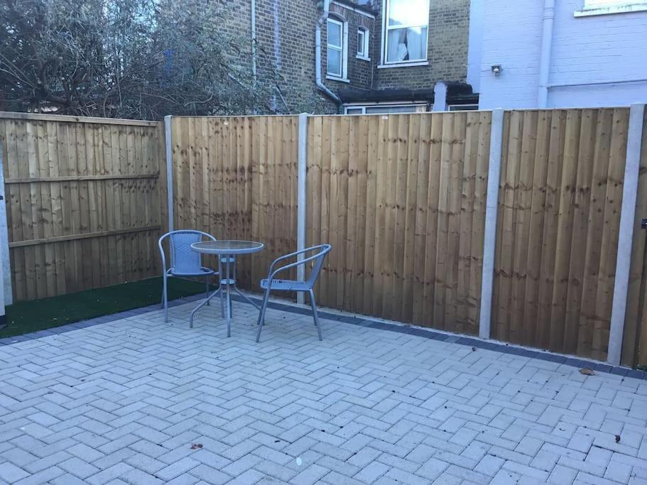 In Wood With Private Garden Apartment London
