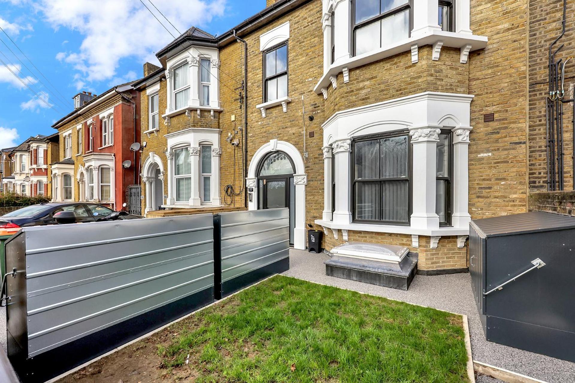 Your Cosy Modern 2 Double Bedroom Flat Fully Furnished - 5 Mins Walk To Stn Flat 4 Lejlighed London
