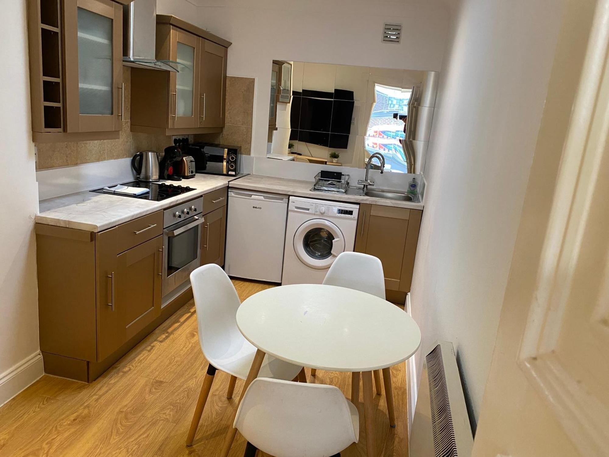 Apartment Impeccable 2-bed In London