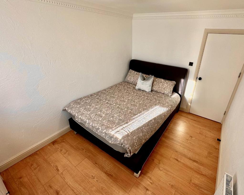 Flat 3 In Aldgate * London