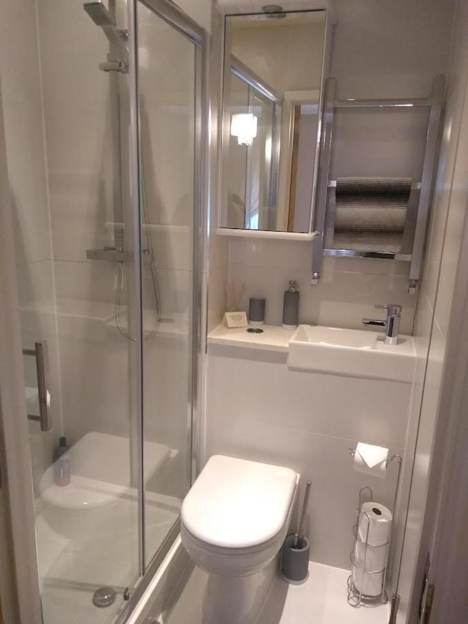 Three Bedroom By Beautiful Park Lägenhet