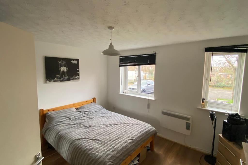 Modern 1 Bedroom Ground Floor Flat * London