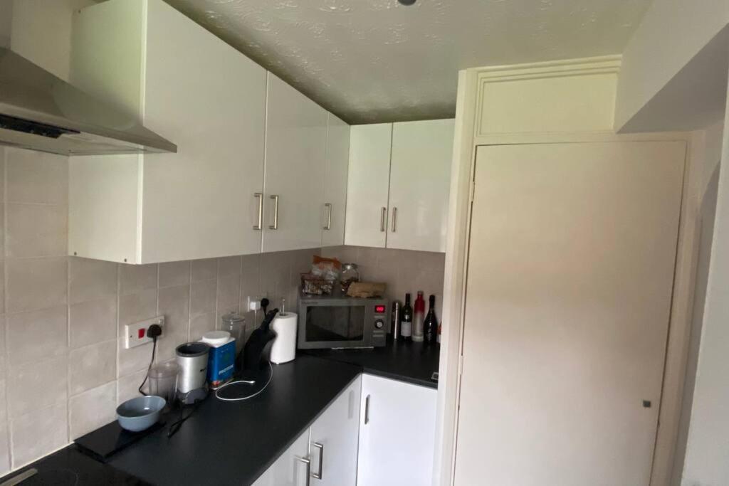 Modern 1 Bedroom Ground Floor Flat Apartment