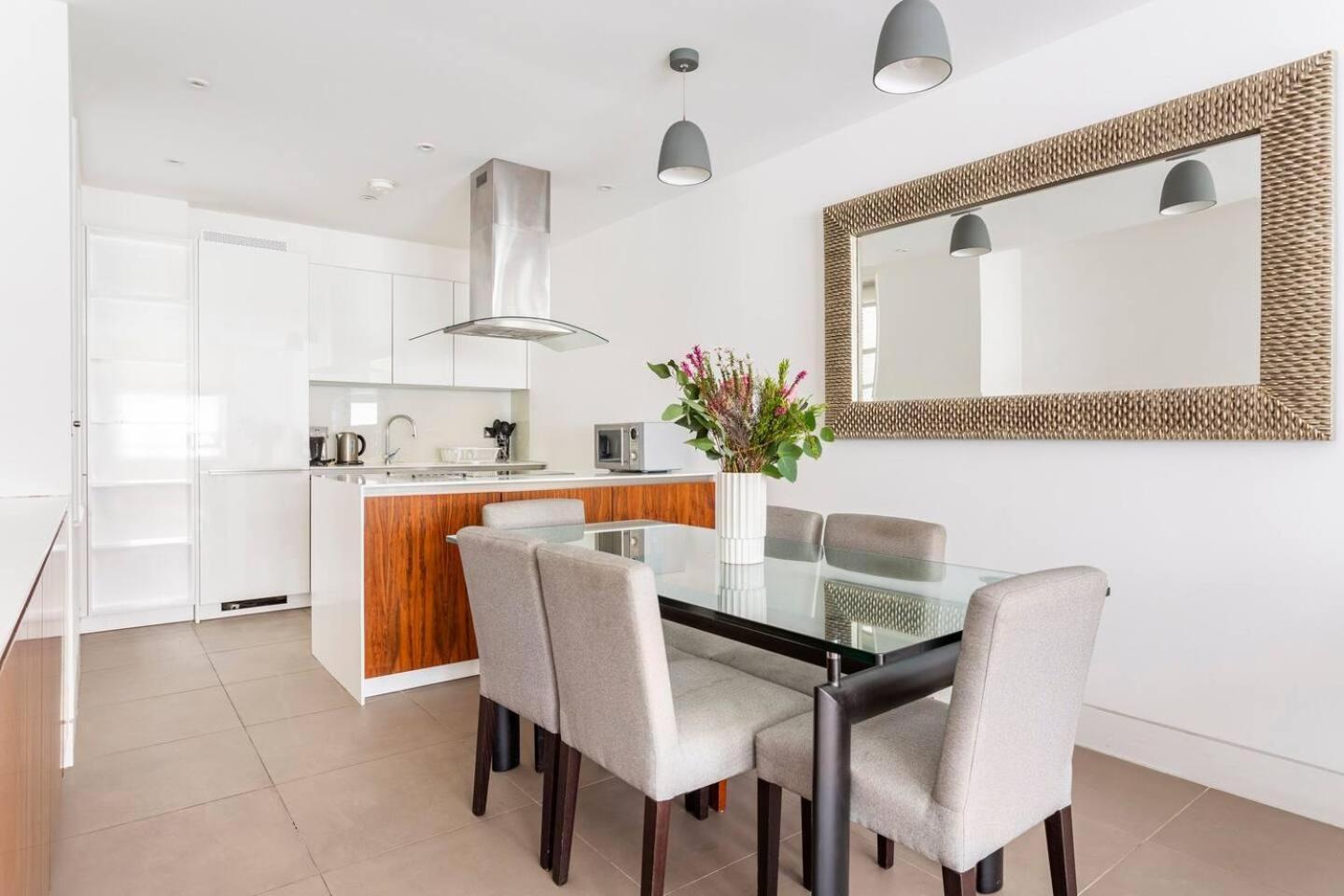 - 2 Beds - Sleeps 4 - Lift Appartement Londen