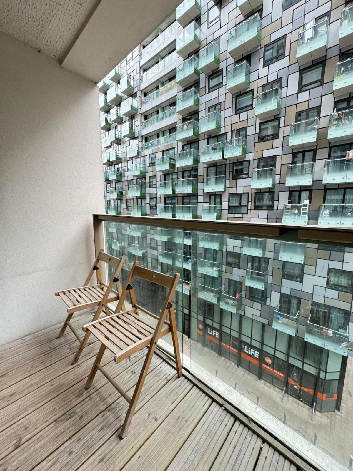 Contemporary 2bd Flat Wbalcony Canary Wharf! * London