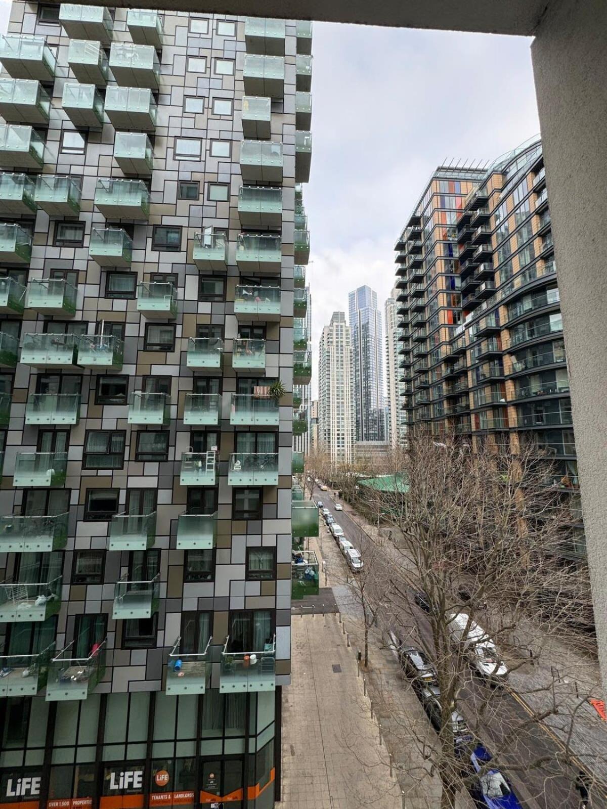 Contemporary 2bd Flat Wbalcony Canary Wharf! * London