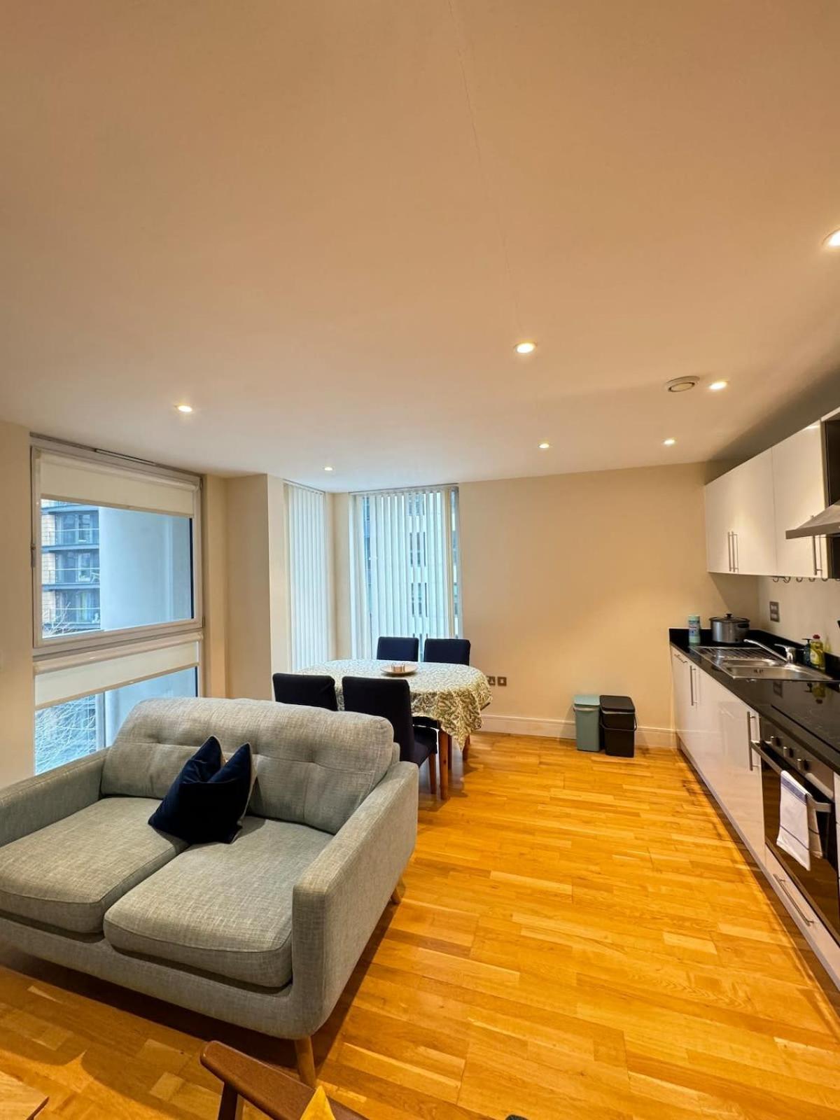 Contemporary 2bd Flat Wbalcony Canary Wharf! Apartment *
