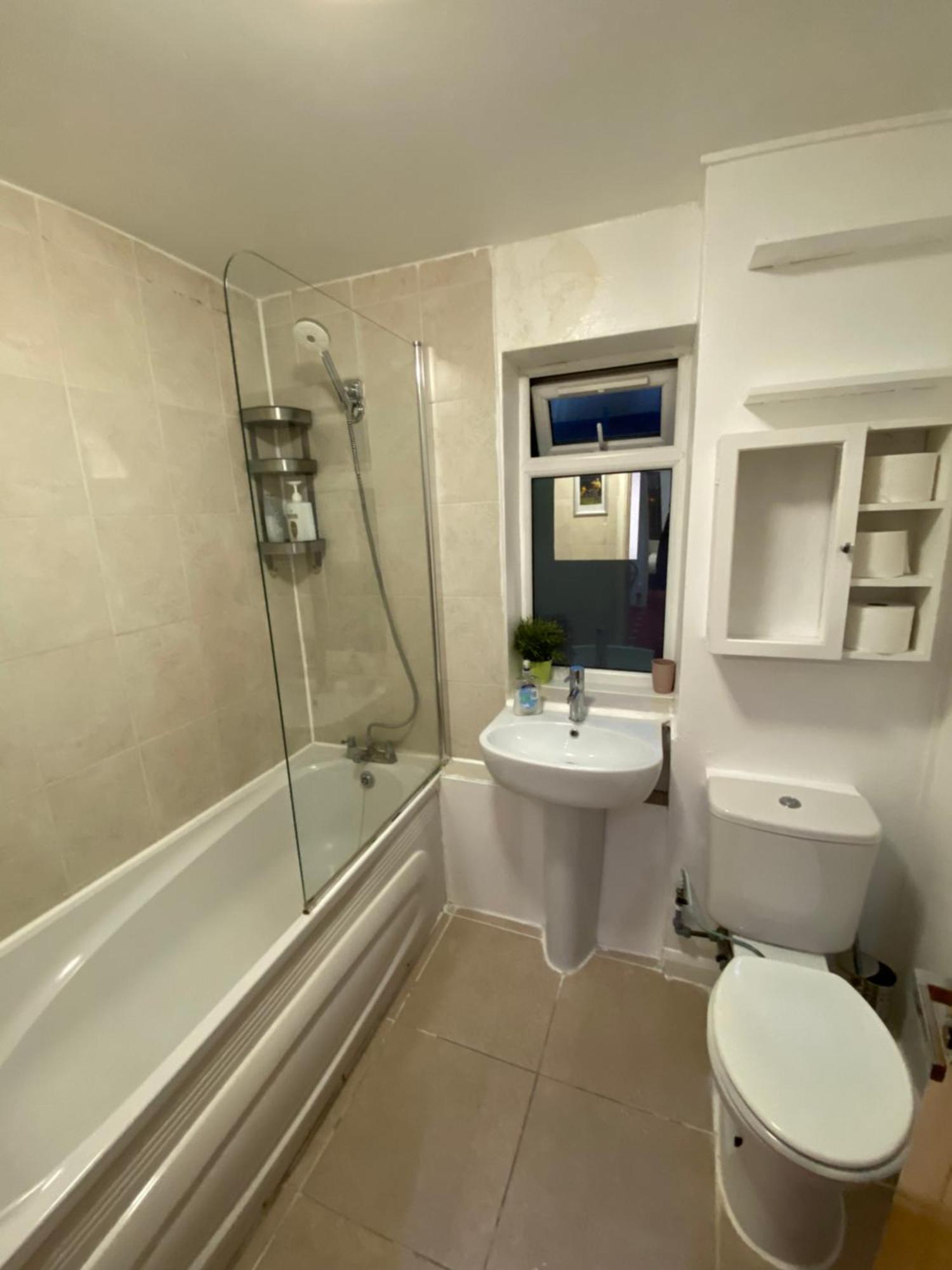 Homestay Fabulous Private Bedrooms Near Euston Station, Central London *