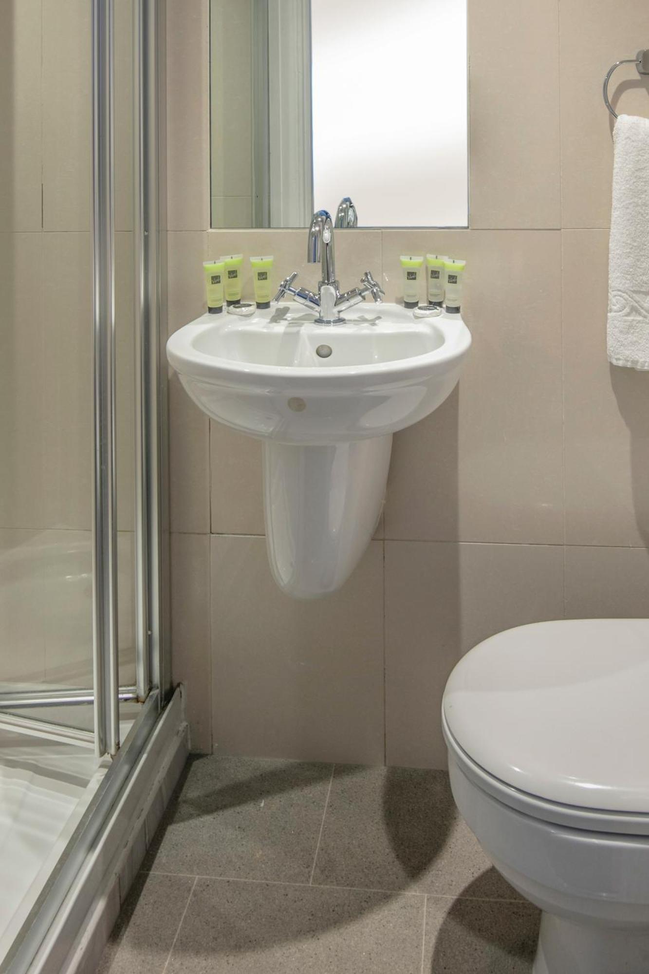Queensway Hotel, Sure Collection By Western Hotell 3*