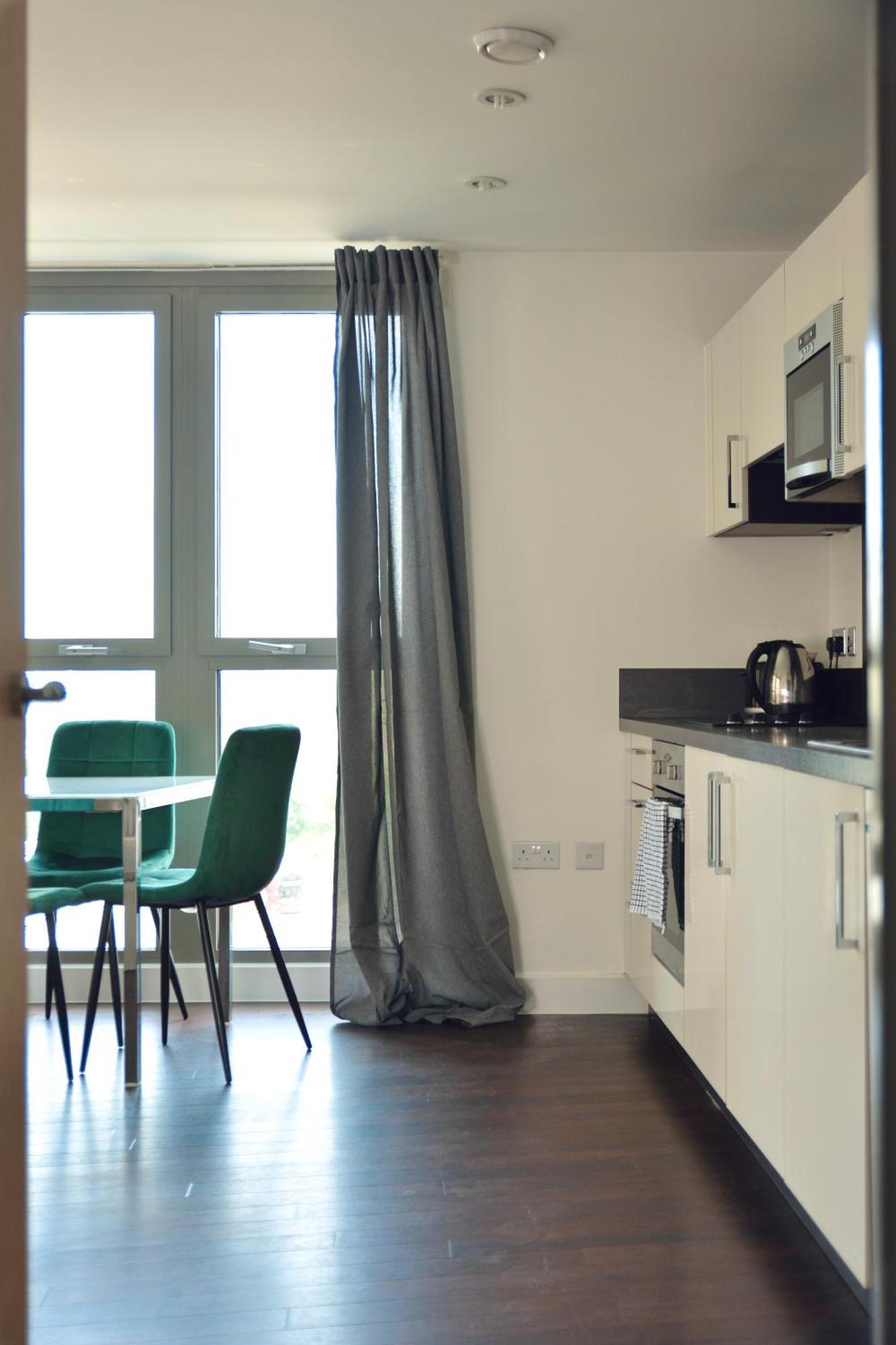 Venice Court Apartment *