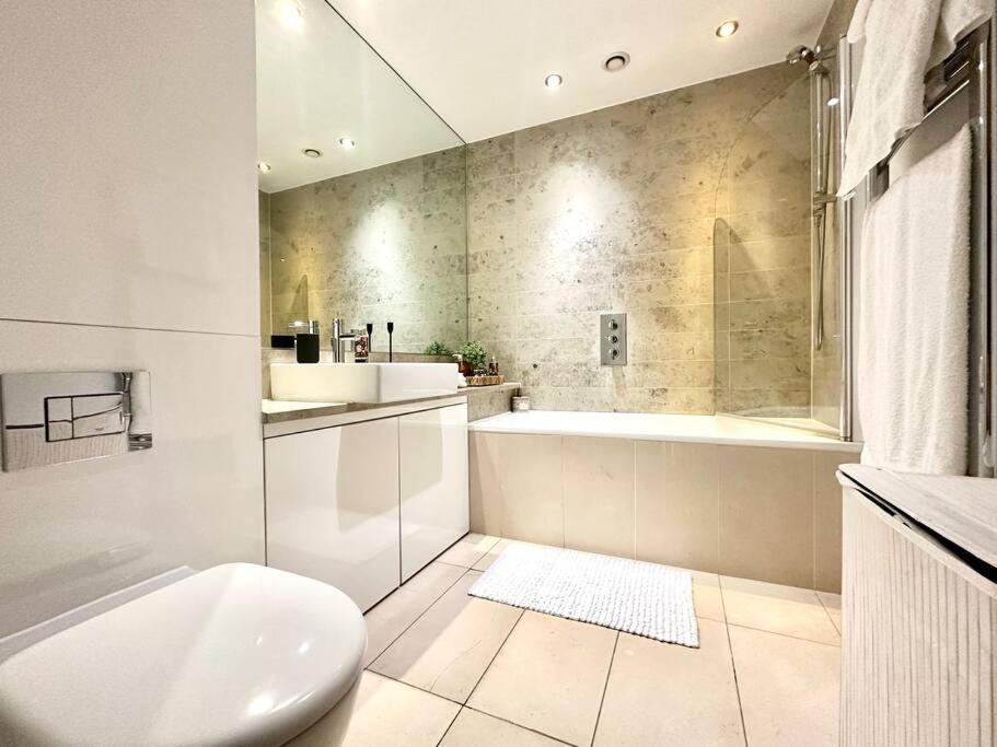 Modern 2 Bedroom In Central Appartement *