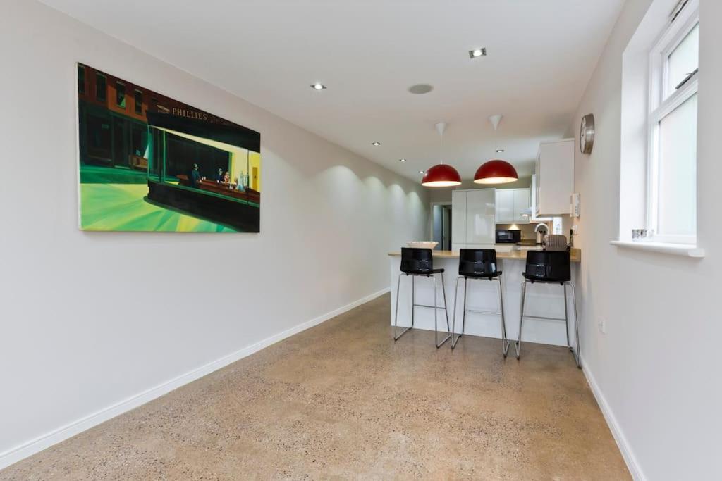 Modern Town House In Barnes, West * London
