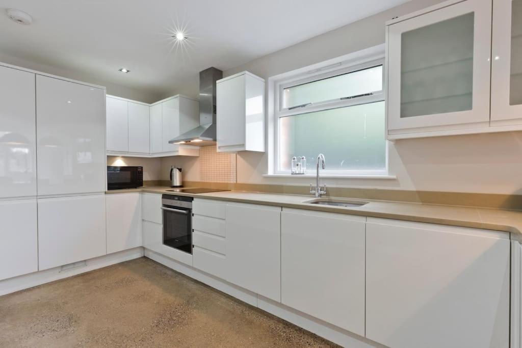 Modern Town House In Barnes, West Feriehus *
