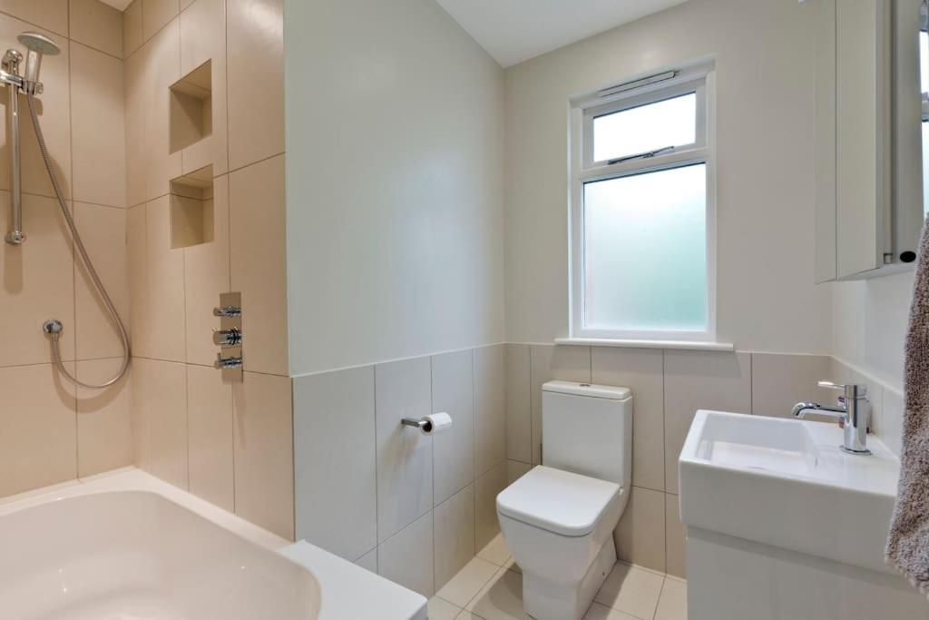 Modern Town House In Barnes, West * London