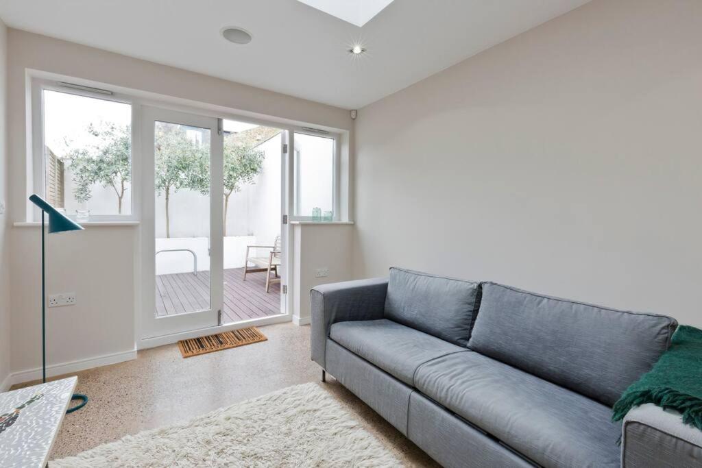 Modern Town House In Barnes, West *
