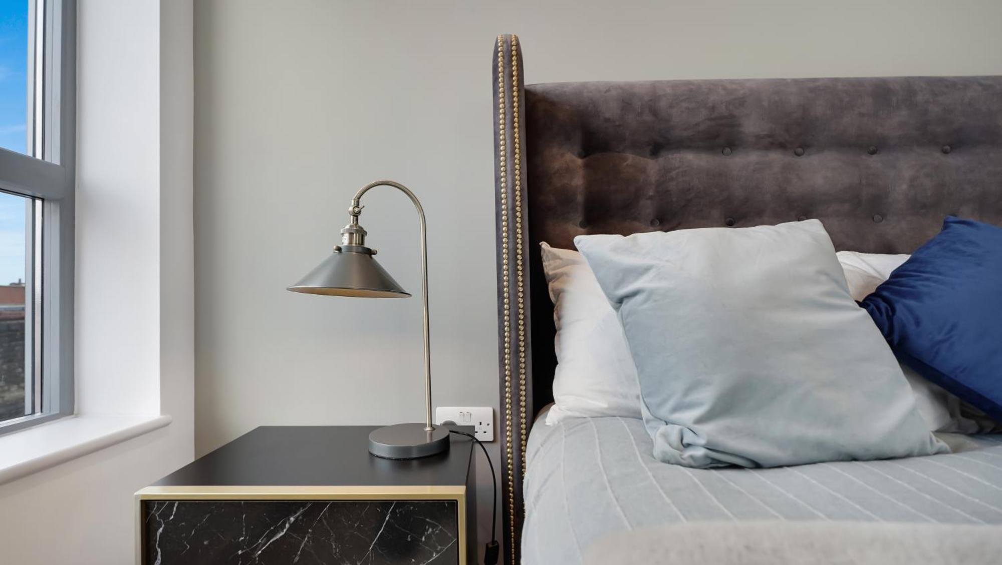 Modern And Spacious Penthouse In Putney With Free Parking Lejlighed London