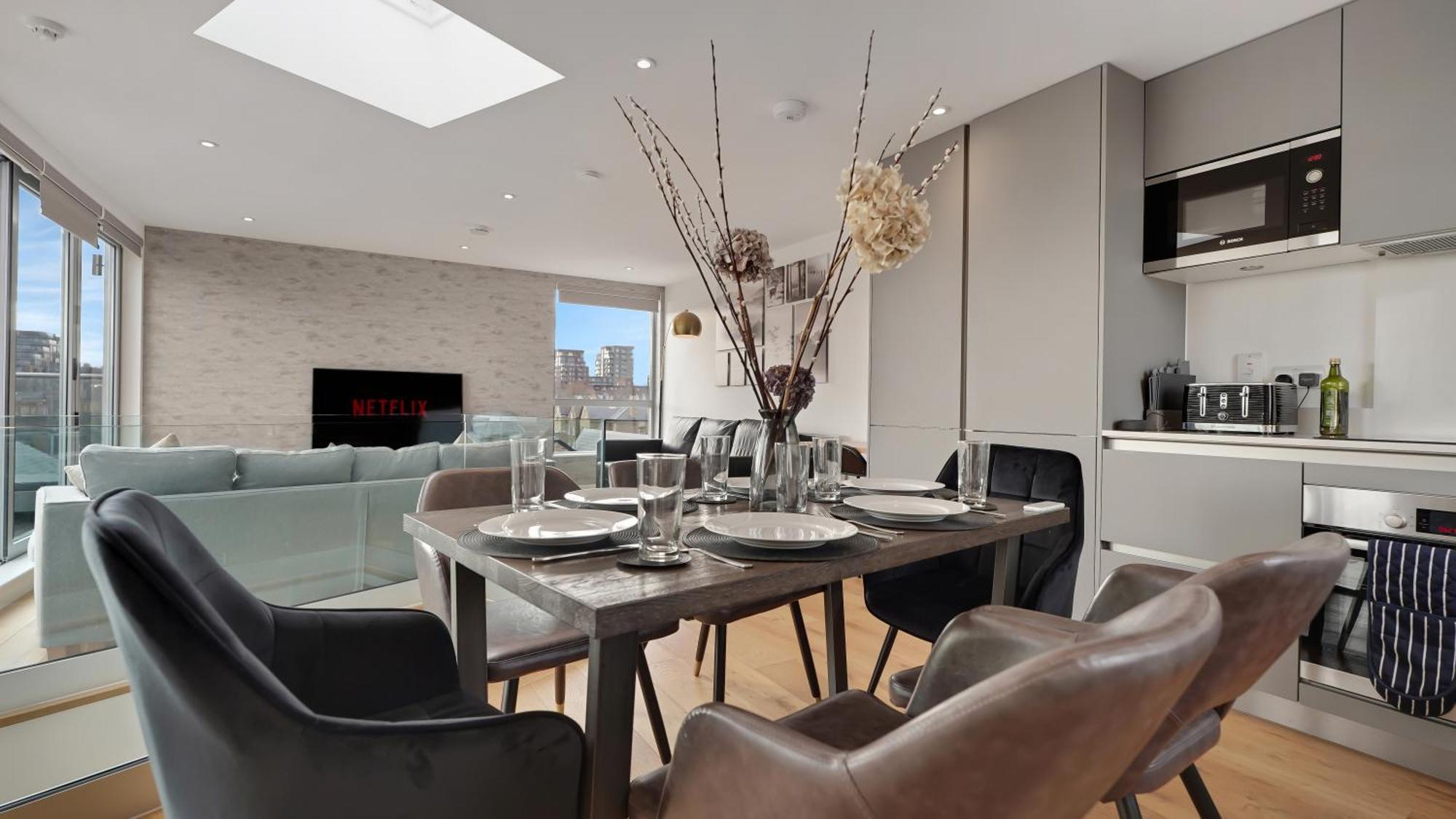 Modern And Spacious Penthouse In Putney With Free Parking Lejlighed