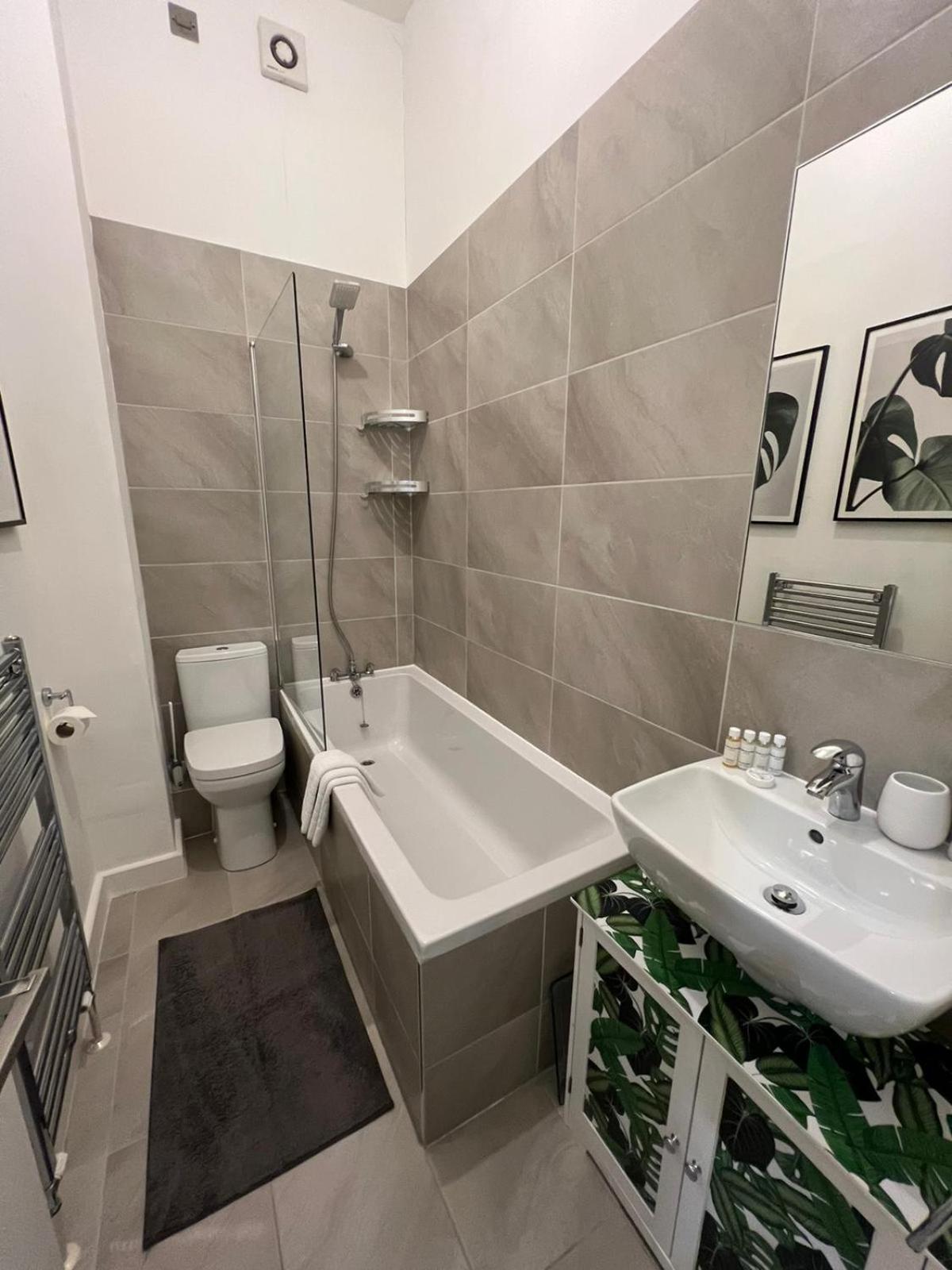 Spacious Modern 1-bed Near Victoria Park Lejlighed