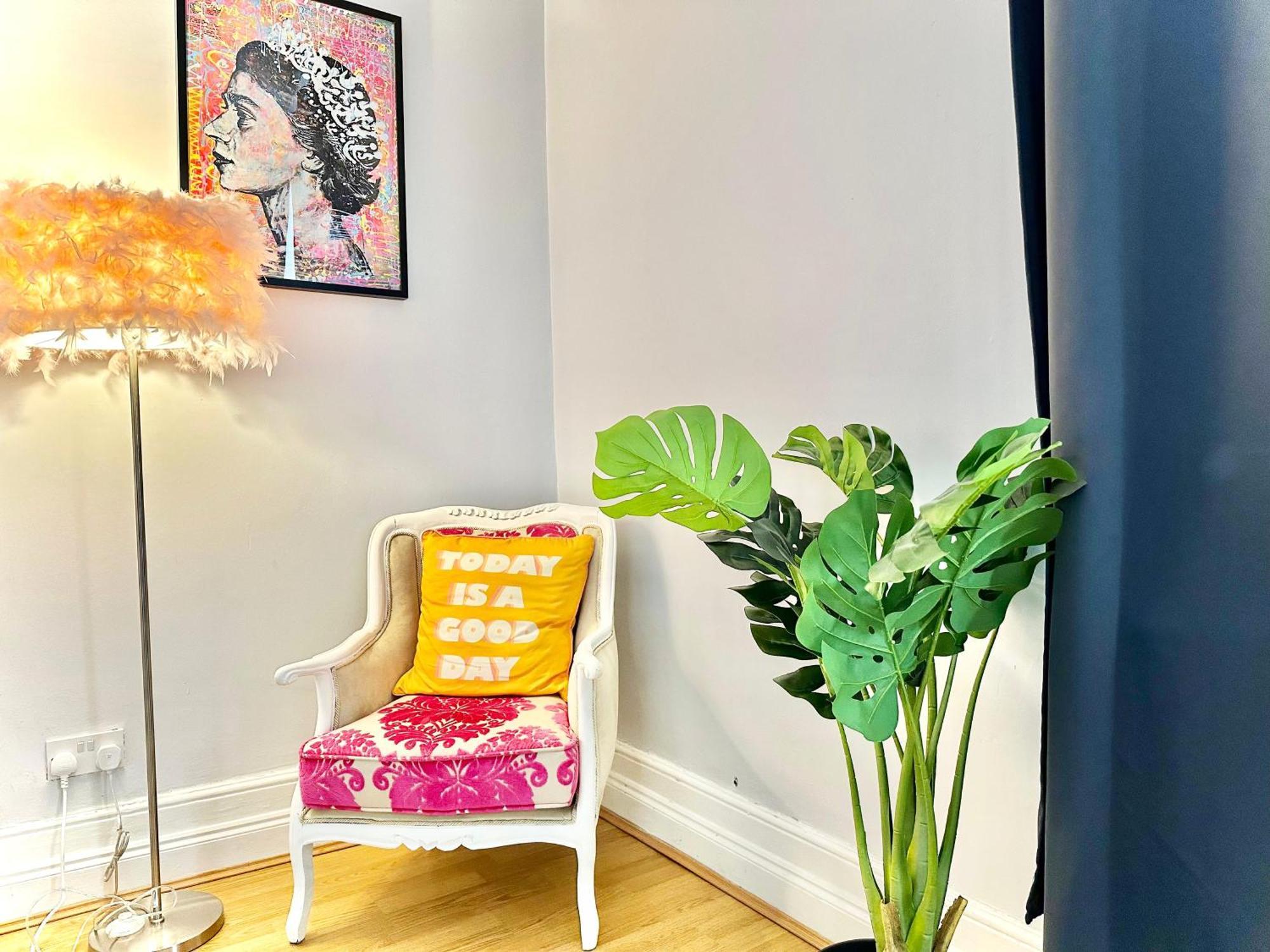 Enticing 2 Bedroom Flat With Mini-garden In Hackney, Lower Clapton Apartment *