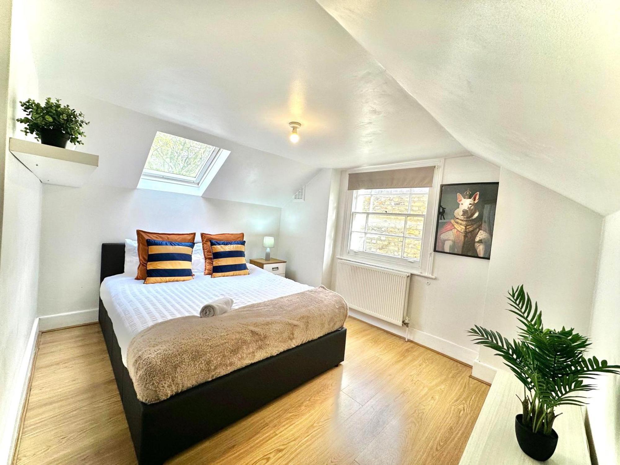 Enticing 2 Bedroom Flat With Mini-garden In Hackney, Lower Clapton Apartment