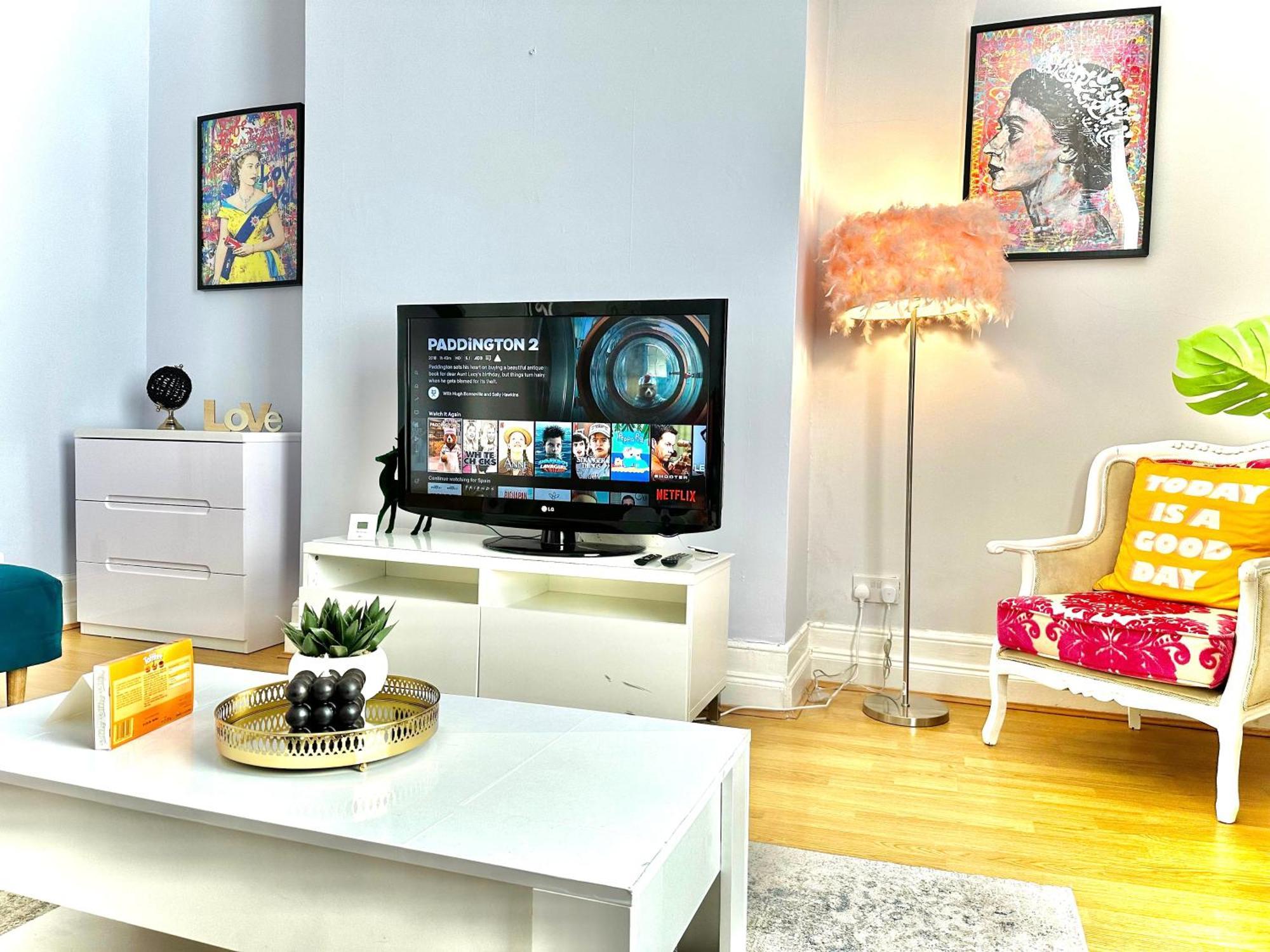 Enticing 2 Bedroom Flat With Mini-garden In Hackney, Lower Clapton Apartment