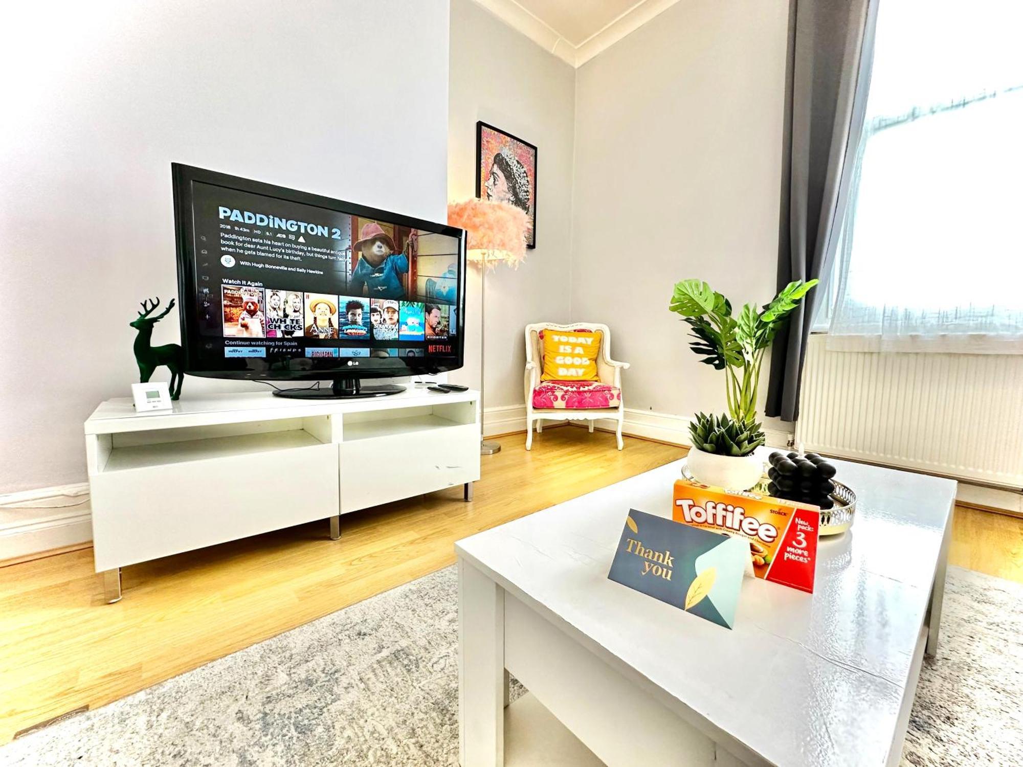 Enticing 2 Bedroom Flat With Mini-garden In Hackney, Lower Clapton
